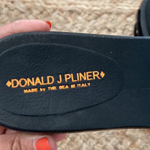 Donald Pliner Black Slides - Picture 6 of 6